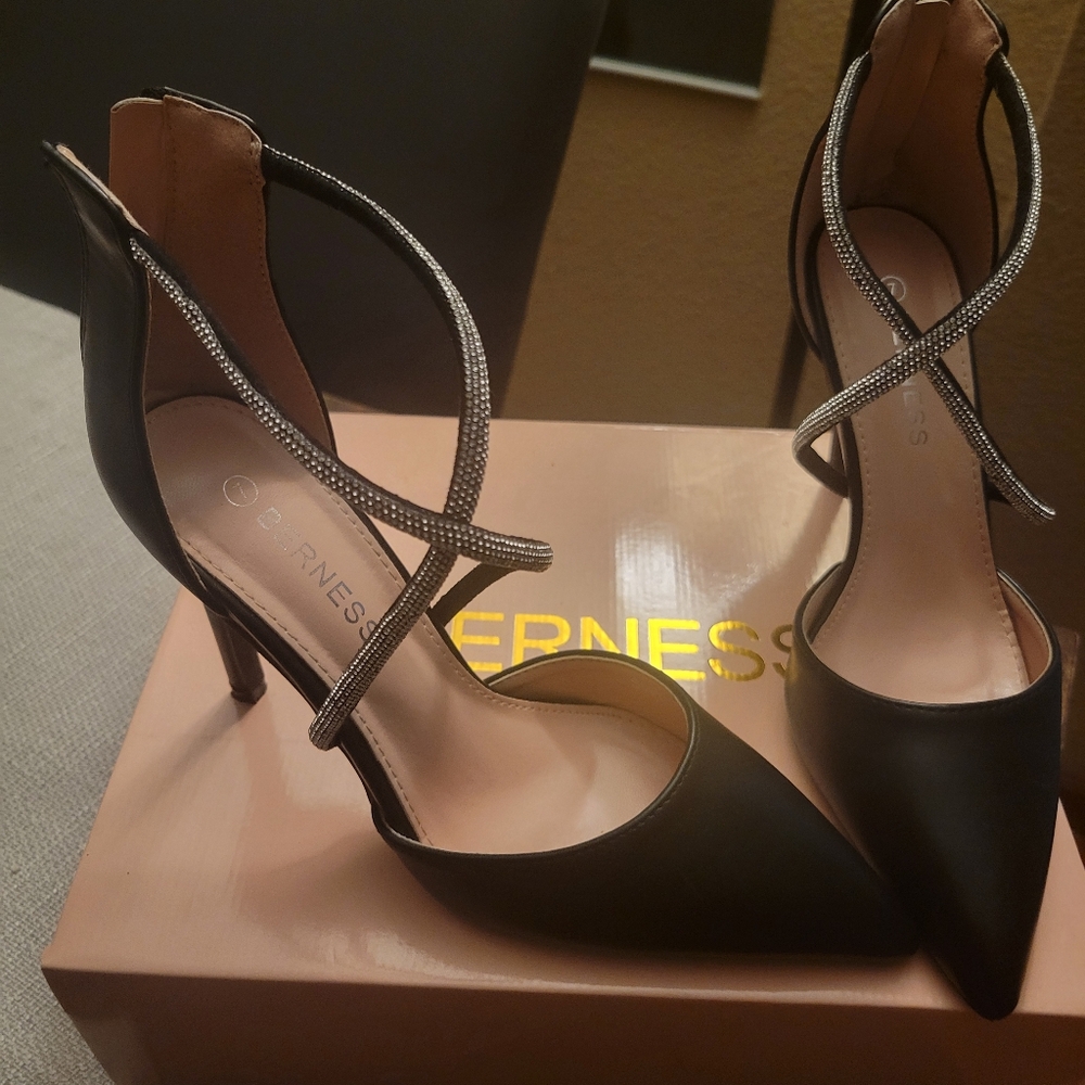 Heels - Picture 2 of 3